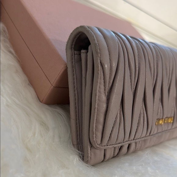 Miu Miu Gray Wallet with Gold Chain - Picture 5 of 14